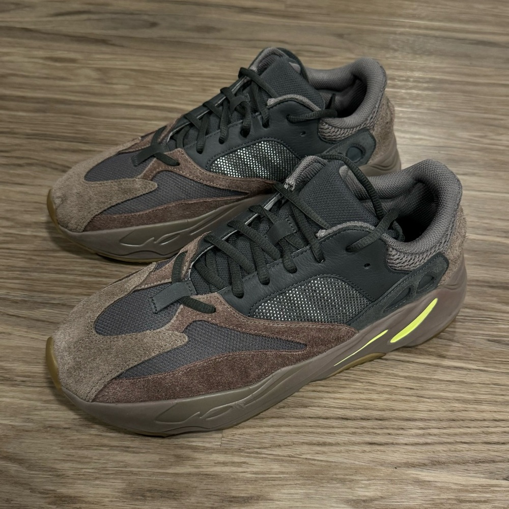 adidas Yeezy 700 ‘Mauve’